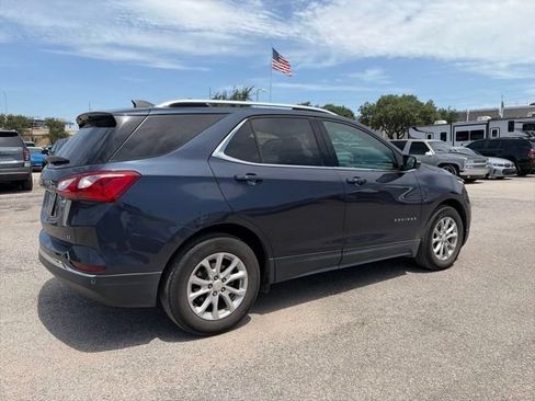 Used 2019 Chevrolet Equinox LT w/ Sun & Navigation Package FWD image 4