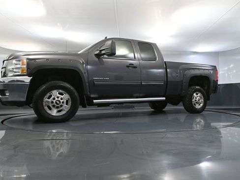 Used 2011 Chevrolet Silverado 2500 LT w/ Interior Plus Package AWD/4WD image 48