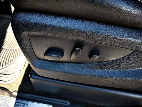 Used 2017 Chevrolet Suburban LT image 16