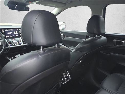 Used 2021 Kia Sorento S image 16