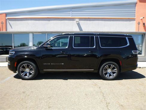 Used 2024 Jeep Grand Wagoneer L 4WD image 2