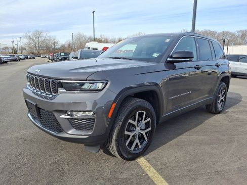 Certified 2025 Jeep Grand Cherokee Limited image 3