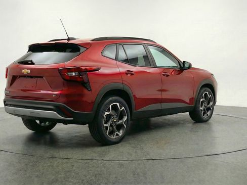 Used 2025 Chevrolet Trax LT image 9