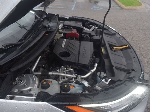Used 2023 Nissan Rogue SV FWD image 19