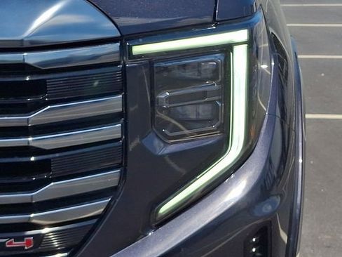 Used 2022 GMC Sierra 1500 AT4 w/ AT4 Premium Package AWD/4WD image 9