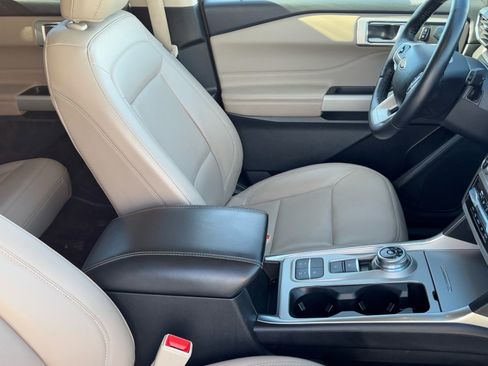 Used 2023 Ford Explorer XLT w/ Equipment Group 202A image 10