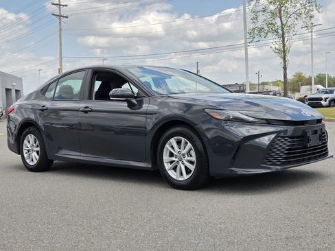 Used 2025 Toyota Camry LE FWD image 4