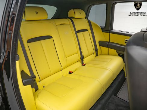 Used 2022 Rolls-Royce Cullinan Black Badge w/ Dark Exterior Package image 26