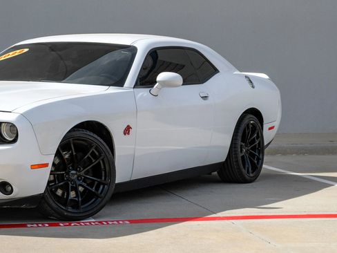 Used 2022 Dodge Challenger R/T image 16