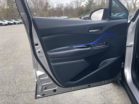 Used 2020 Toyota C-HR XLE image 9