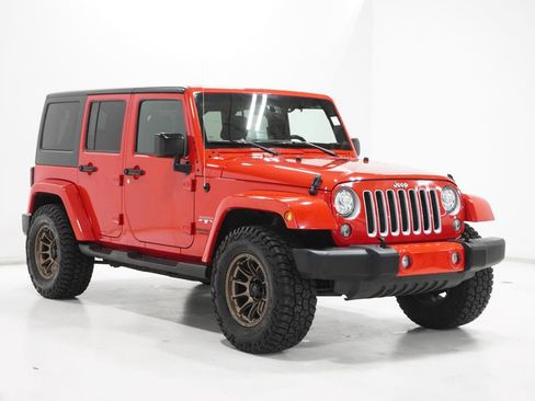 Used 2017 Jeep Wrangler Unlimited Sahara w/ Dual Top Group image 4