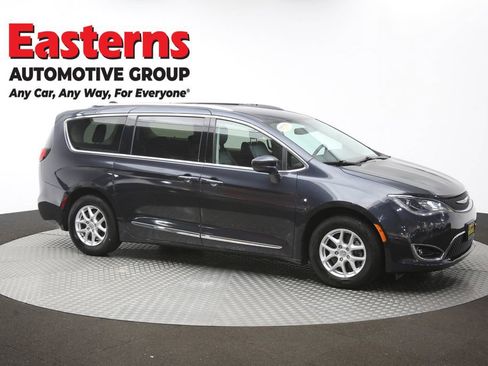 Used 2020 Chrysler Pacifica Touring-L FWD image 50