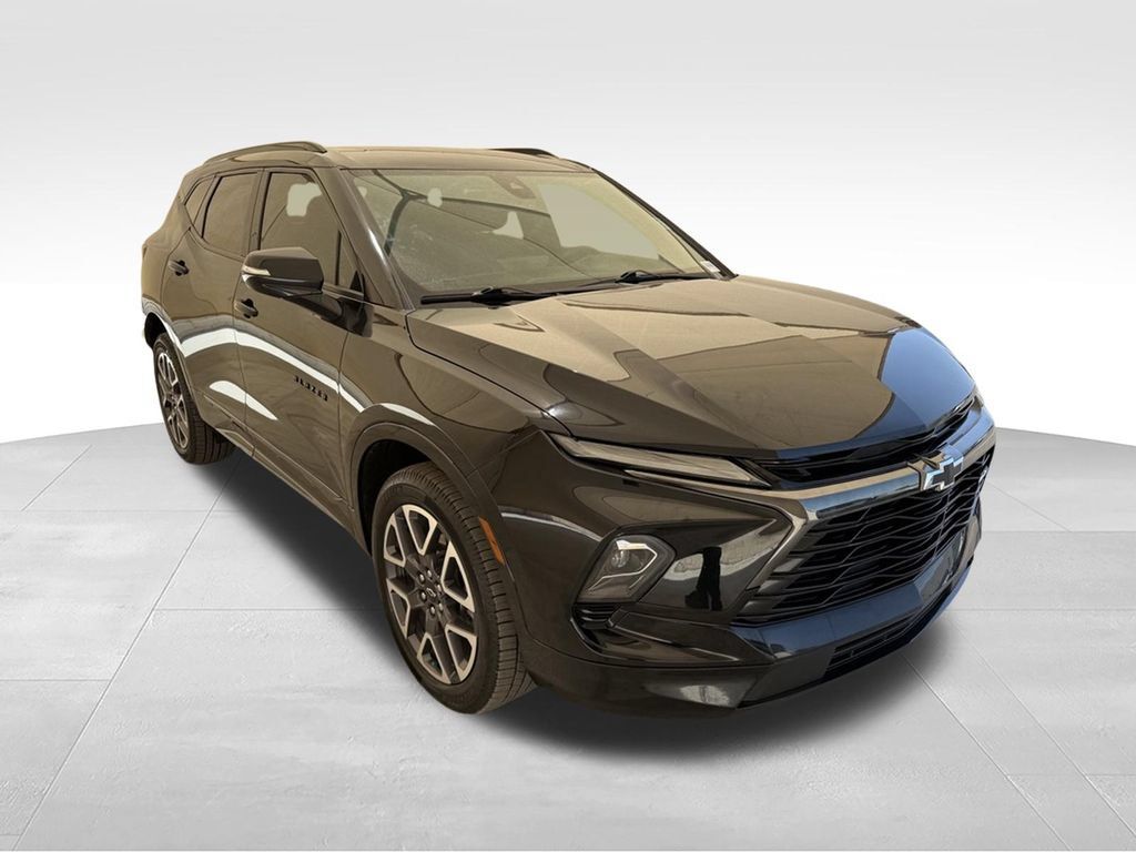 Used 2023 Chevrolet Blazer RS w/ Enhanced Convenience Package FWD image 5
