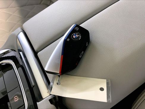 Used 2024 BMW X5 xDrive40i w/ M Sport Package AWD/4WD image 14