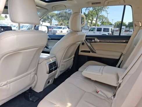 Used 2023 Lexus GX 460 Luxury w/ Accessory Package AWD/4WD image 5