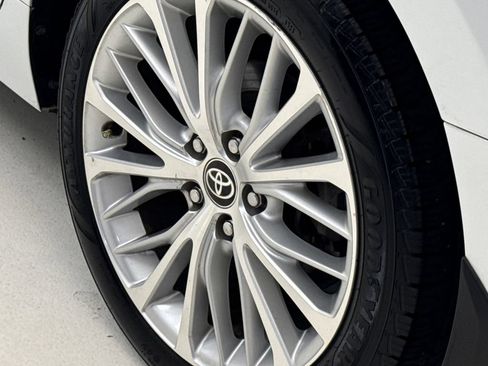 Used 2020 Toyota Camry XLE FWD image 10