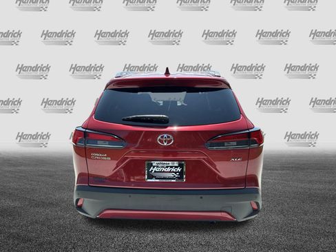 Certified 2022 Toyota Corolla Cross XLE FWD image 9