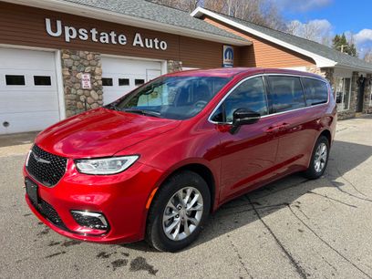 New 2026 Chrysler Pacifica Select