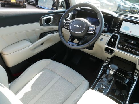 Used 2023 Kia Sorento SX AWD/4WD image 9