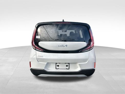 Used 2025 Kia Soul LX w/ LX Technology Package FWD image 9