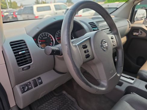 Used 2006 Nissan Frontier LE AWD/4WD image 8