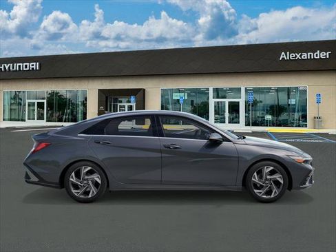 New 2026 Hyundai Elantra Limited FWD image 7