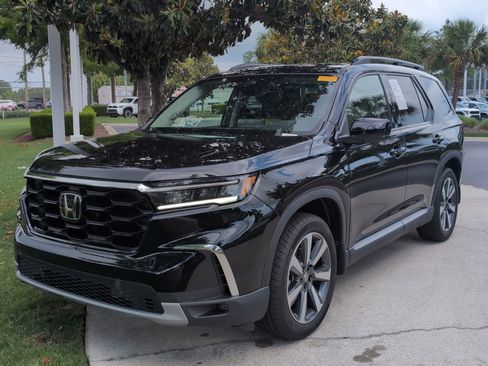 Used 2025 Honda Pilot Touring image 5