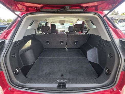 Used 2019 GMC Terrain SLE w/ Driver Convenience Package FWD image 17