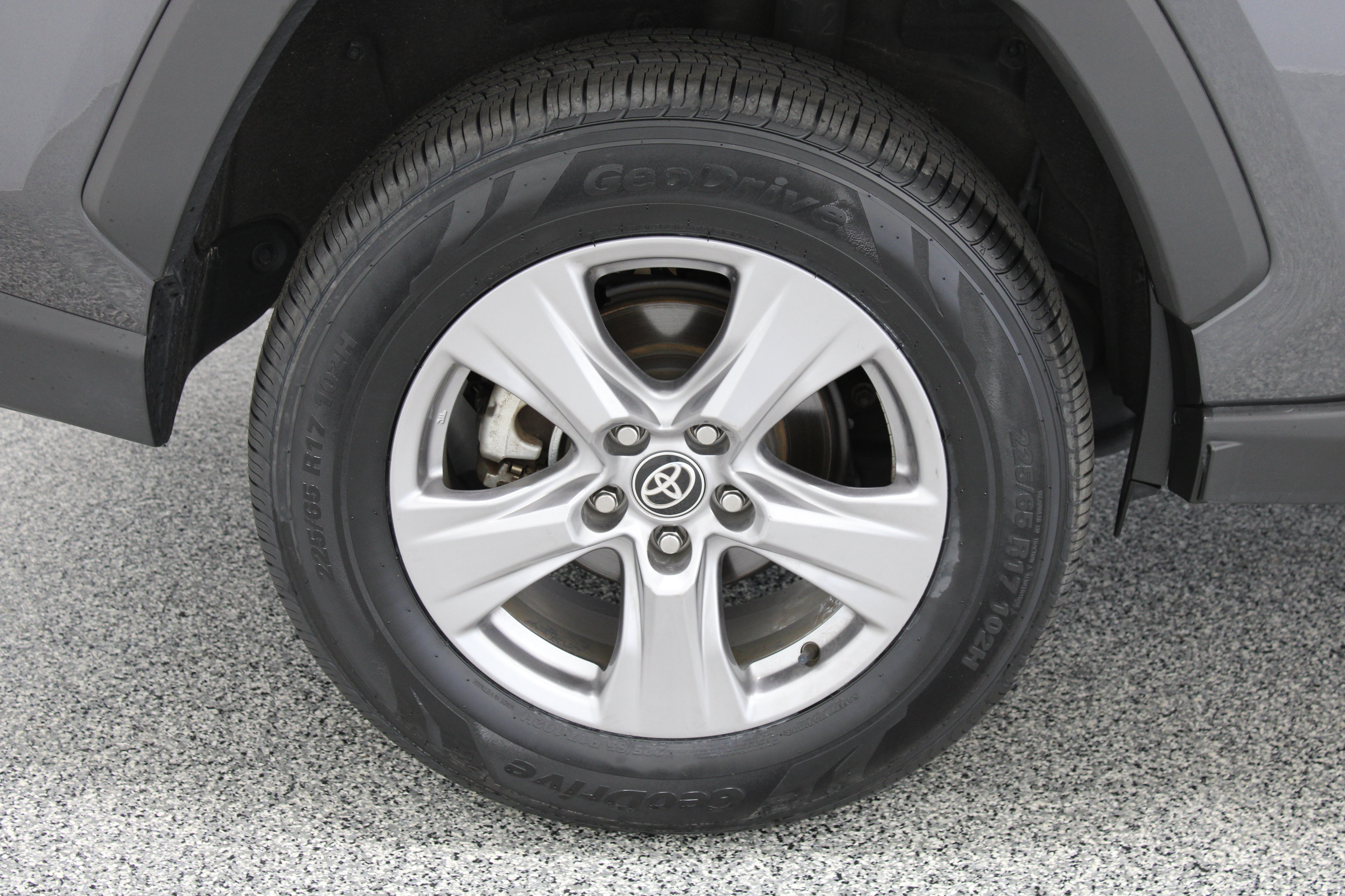 Used 2025 Toyota RAV4 XLE FWD image 6