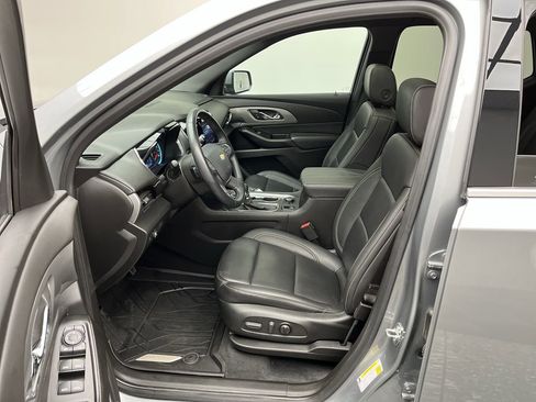 Certified 2023 Chevrolet Traverse LT w/ LT Premium Package AWD/4WD image 3