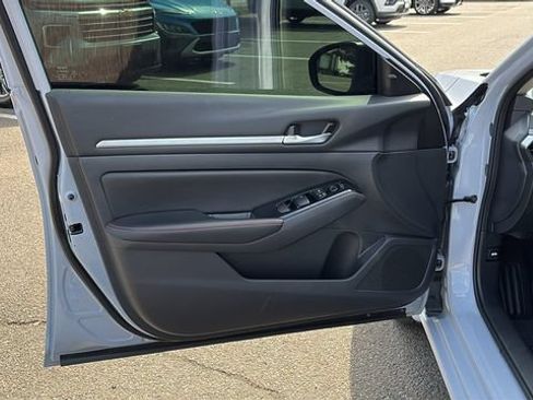 Certified 2024 Nissan Altima 2.5 SR AWD/4WD image 9