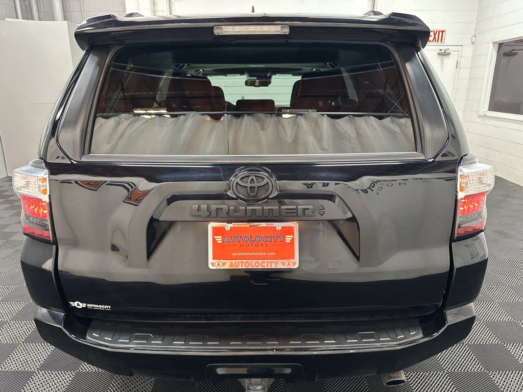 Used 2022 Toyota 4Runner SR5 Premium w/ Moonroof Package AWD/4WD image 8