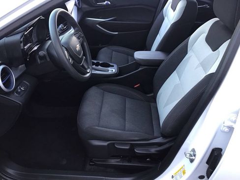 Used 2024 Chevrolet Trax LS w/ LS Convenience Package FWD image 7