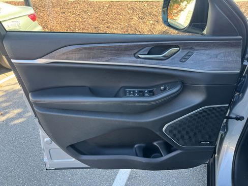 Used 2022 Jeep Grand Cherokee Limited 4xe image 18