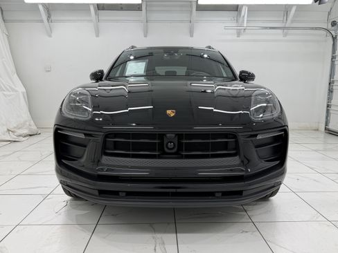 Certified 2025 Porsche Macan image 9