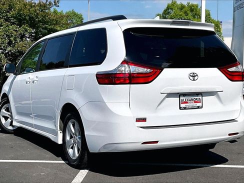 Used 2019 Toyota Sienna LE FWD image 10