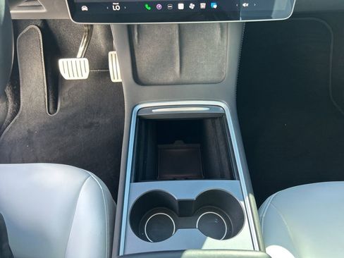 Used 2024 Tesla Model Y Performance image 23