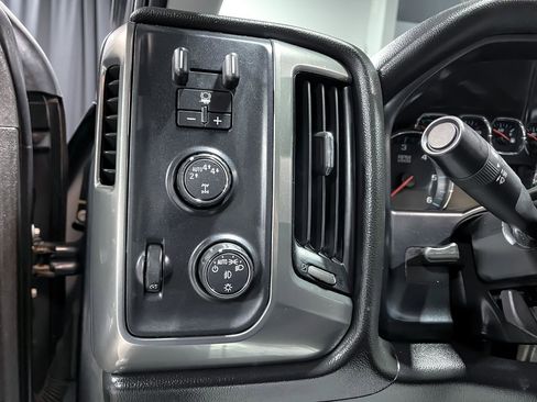 Used 2018 Chevrolet Silverado 1500 LT w/ All Star Edition image 19