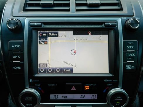 Used 2014 Toyota Camry SE w/ Moonroof Package image 40