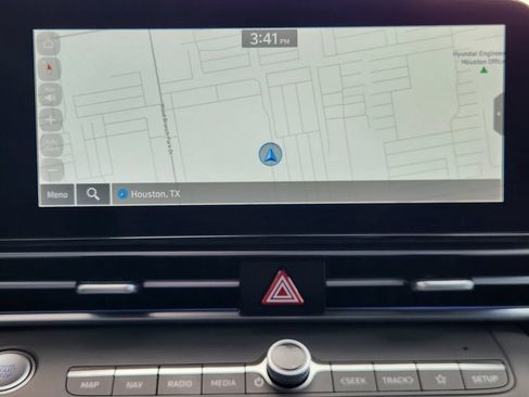 Used 2024 Hyundai Elantra SEL FWD image 16