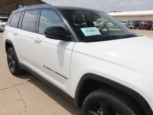Used 2024 Jeep Grand Cherokee L Limited w/ Luxury Tech Group II AWD/4WD image 10