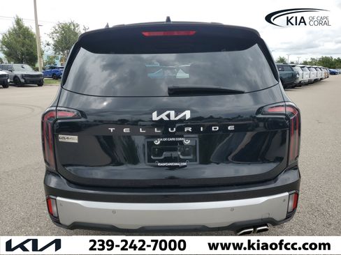 Certified 2024 Kia Telluride EX w/ EX Captain's Chair Package FWD image 5