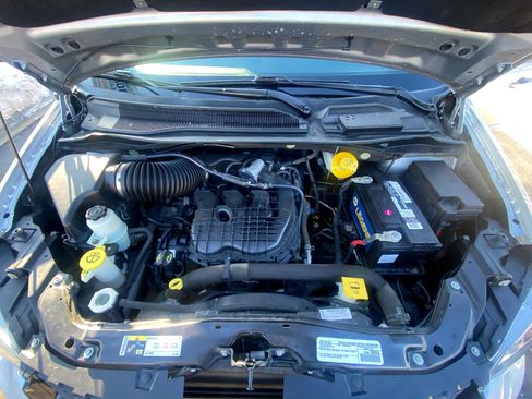 Used 2016 Dodge Grand Caravan SE image 31