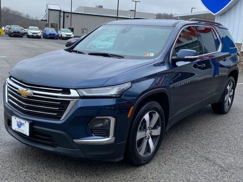 Used 2022 Chevrolet Traverse LT w/ LT Premium Package image 3