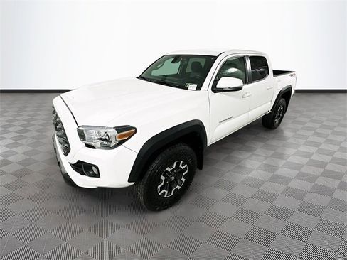 Used 2022 Toyota Tacoma TRD Off-Road image 3