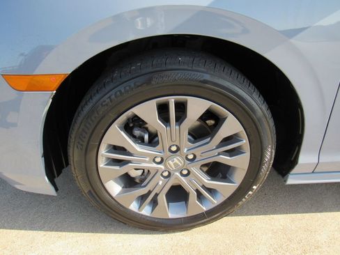 Used 2025 Honda Odyssey Touring image 9