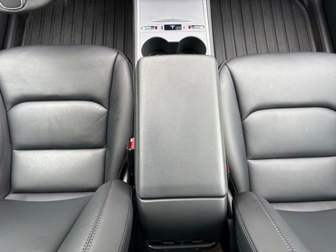 Used 2022 Tesla Model Y Long Range AWD/4WD image 16