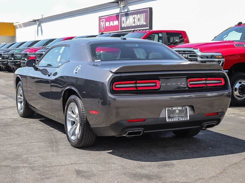 Used 2022 Dodge Challenger SXT RWD image 5