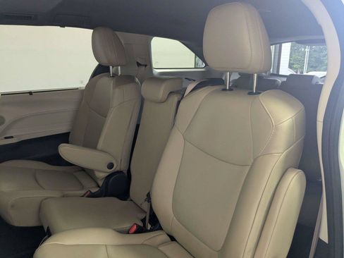 Used 2021 Toyota Sienna XLE w/ XLE Plus Package FWD image 34