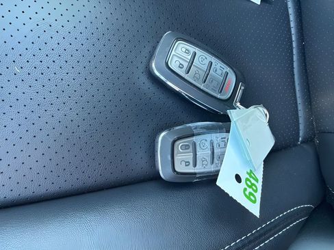 Used 2025 Chrysler Pacifica Select FWD image 15